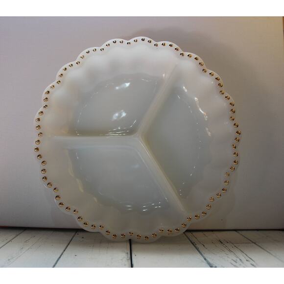 Milk Glass Platter - Picture 9 of 10